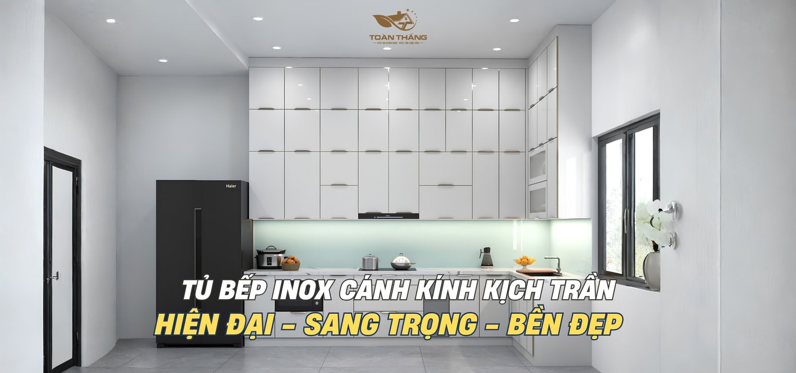 Tủ bếp inox cánh kính kịch trần màu trắng gia đình anh Tuấn Thanh Trì Hà Nội